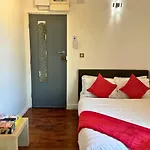 Cosy Getaway For Couples With Free Parking